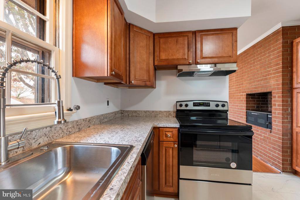 7107 Kempton Road, Lanham, MD 20706