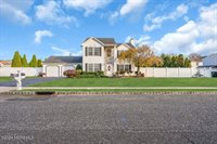 10 Crossbrooke Court, Howell, NJ 07731