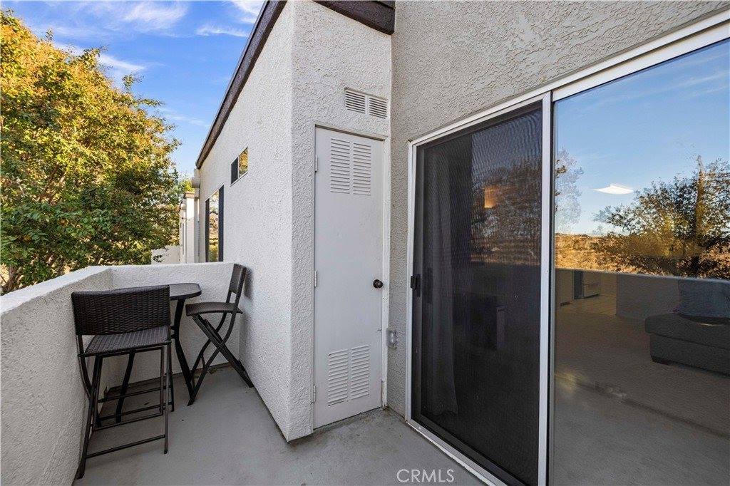 24485 Valle Del Oro, #202, Newhall, CA 91321