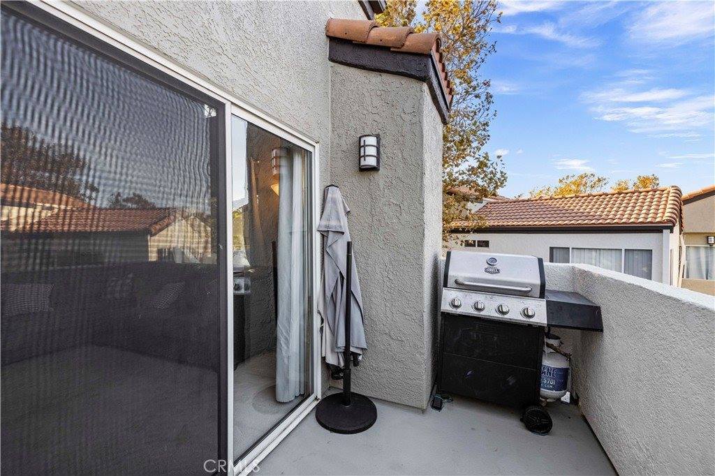 24485 Valle Del Oro, #202, Newhall, CA 91321