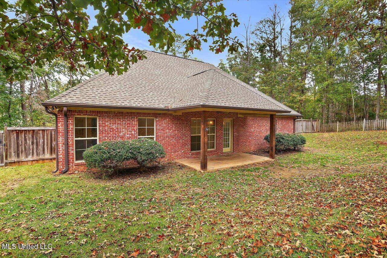 400 Castlewoods Boulevard, Brandon, MS 39047