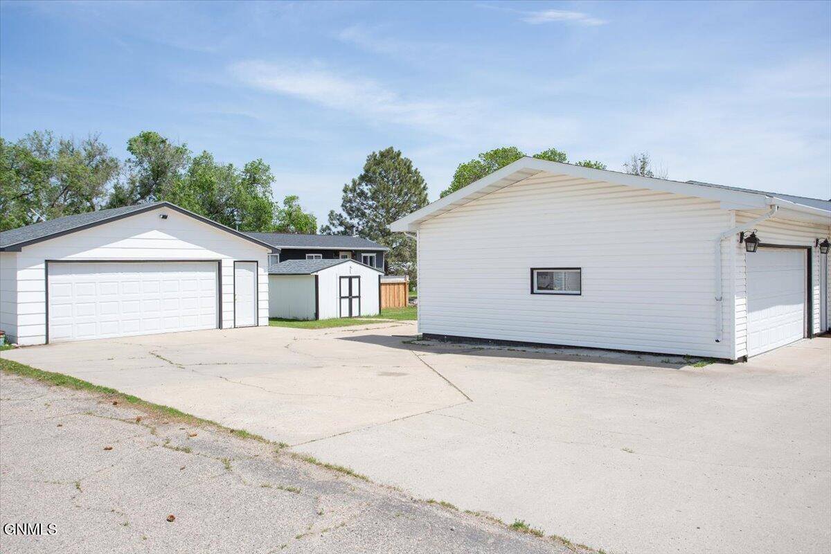 902 Box Elder Street, Williston, ND 58801