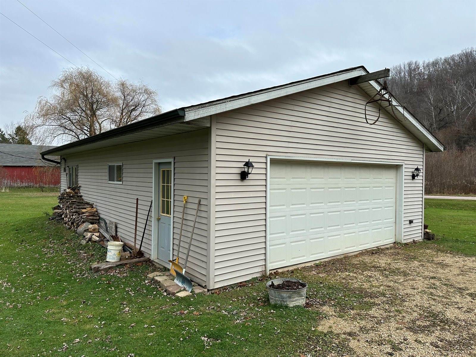 S2315 Dell Rd, La Farge, WI 54639