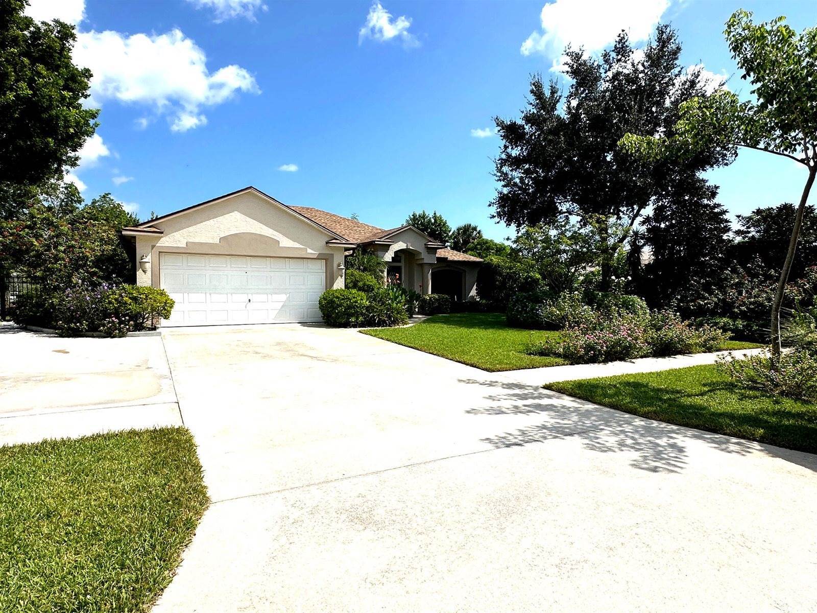 422 NE Camelot Drive, Port Saint Lucie, FL 34983