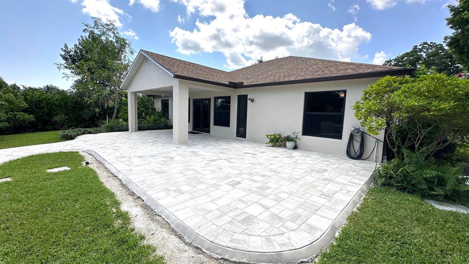 422 NE Camelot Drive, Port Saint Lucie, FL 34983