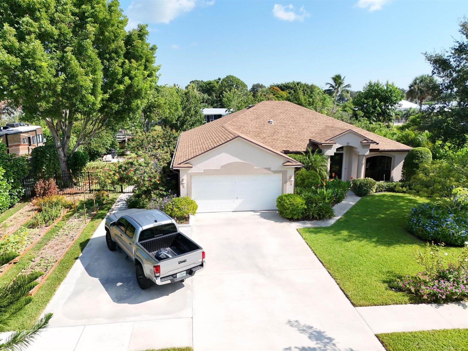 422 NE Camelot Drive, Port Saint Lucie, FL 34983