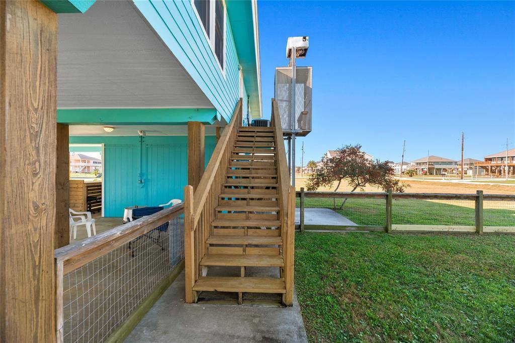 117 South Verdia Drive, Crystal Beach, TX 77650