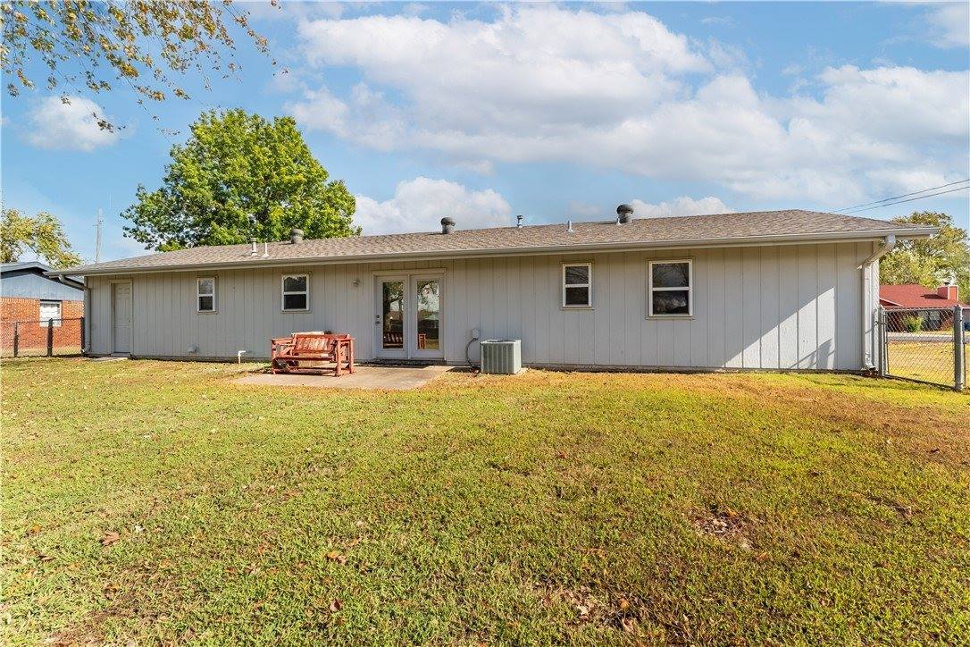 1202 Lockheed Street, Bentonville, AR 72712