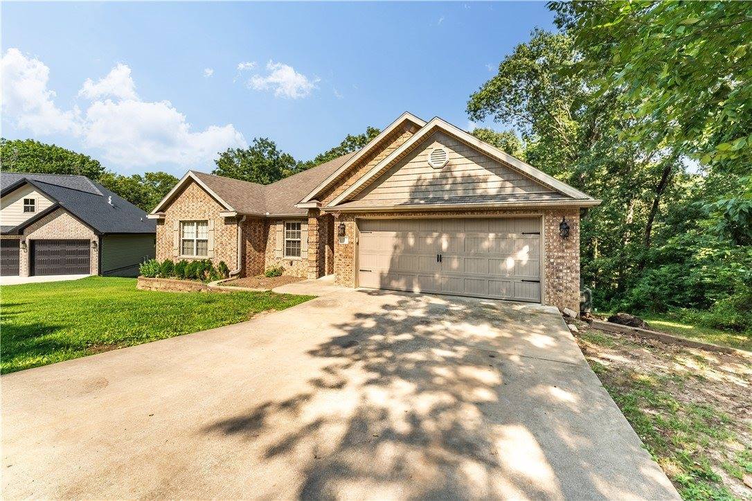 2 Inez Circle, Bella Vista, AR 72715