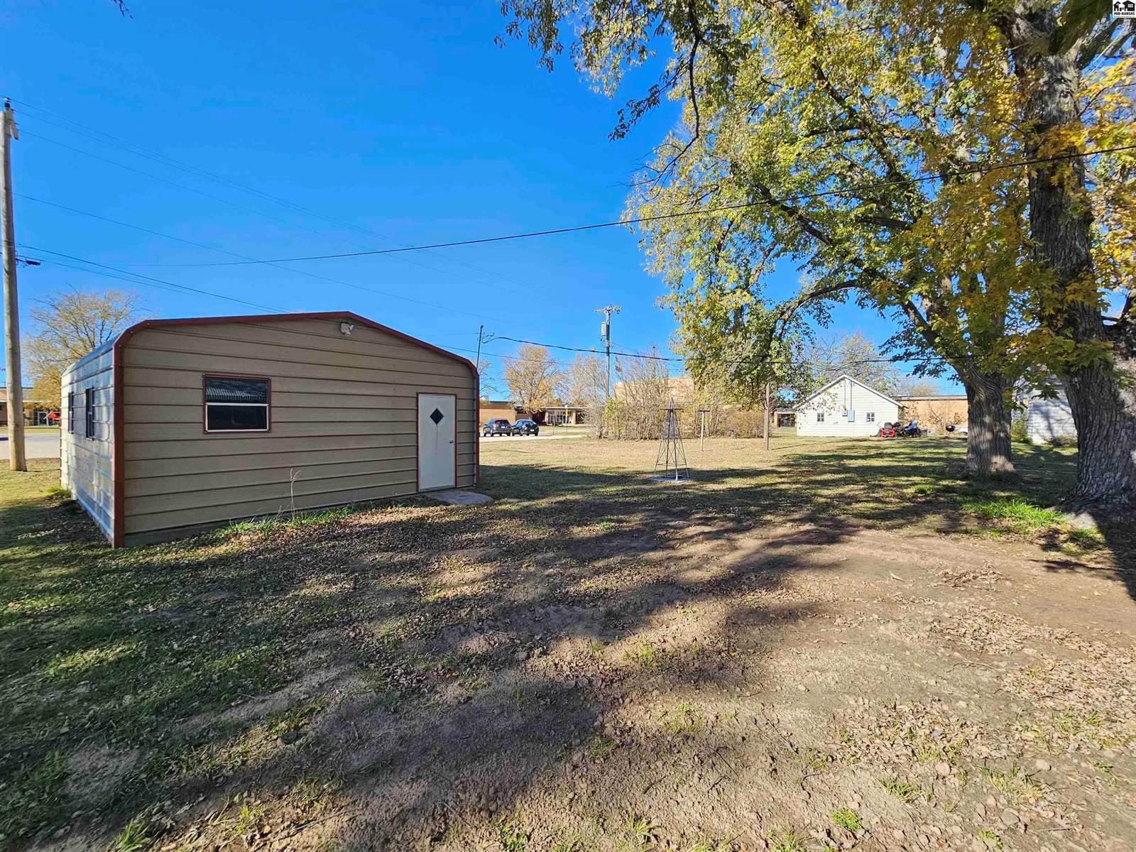 315 North Pine St, Lindsborg, KS 67456