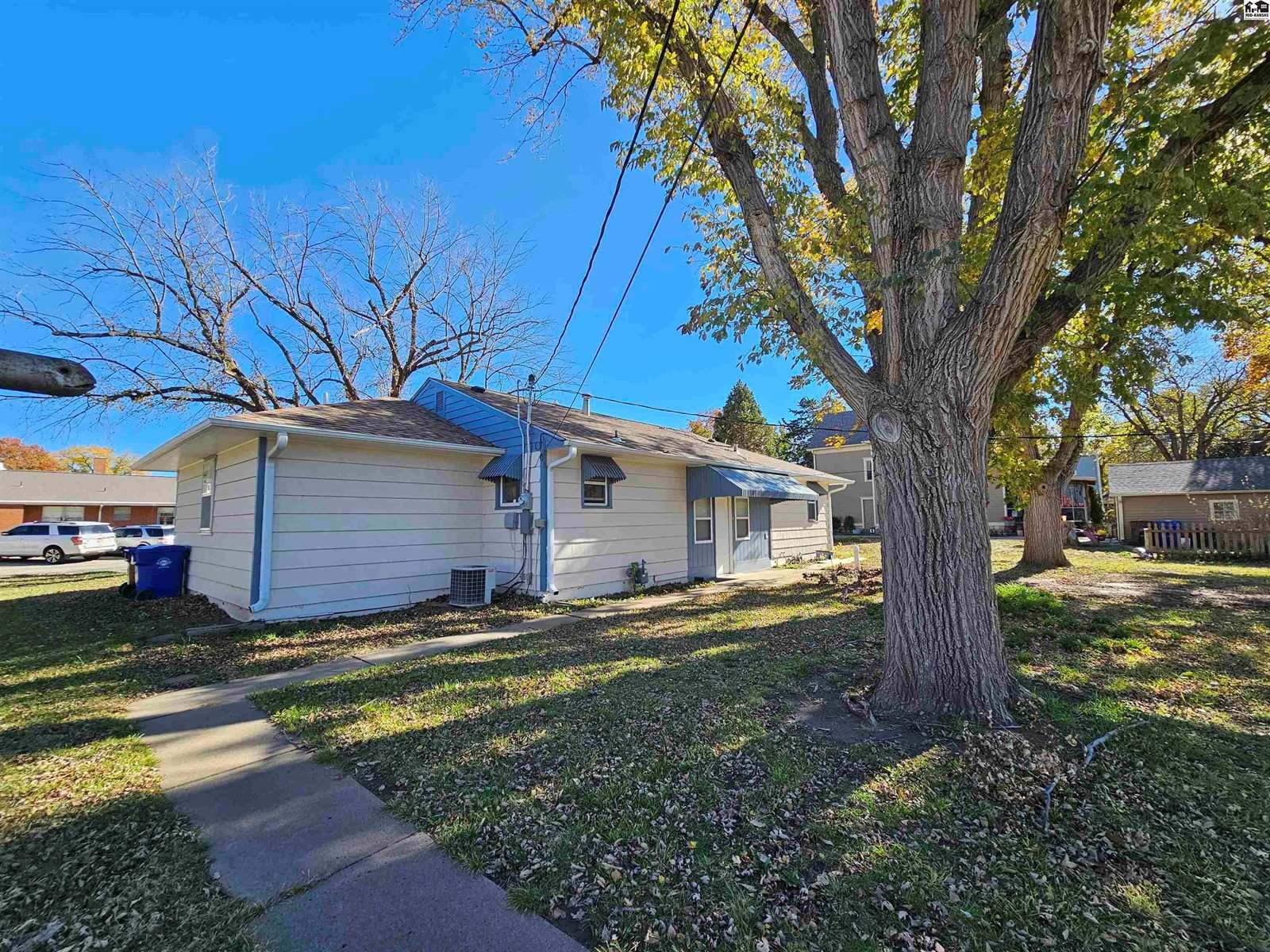 315 North Pine St, Lindsborg, KS 67456