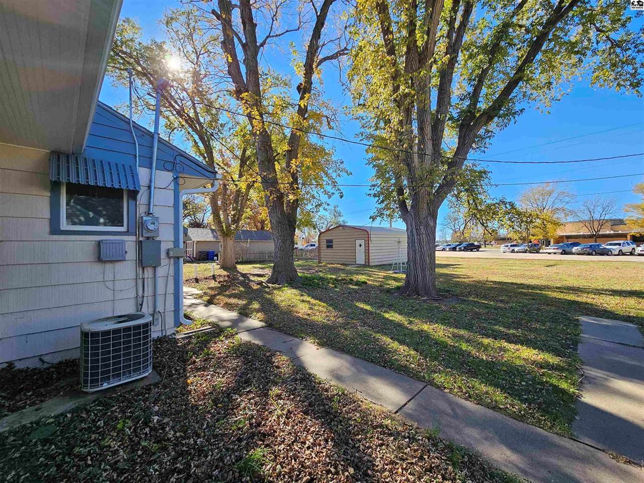 315 North Pine St, Lindsborg, KS 67456