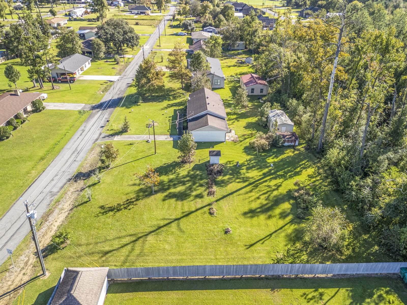 Evonne Dr, Moss Bluff, LA 70611