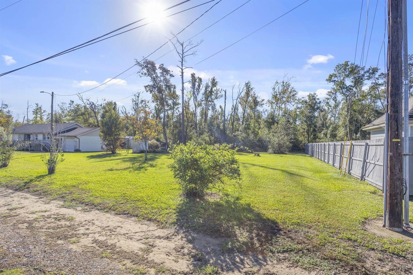 Evonne Dr, Moss Bluff, LA 70611