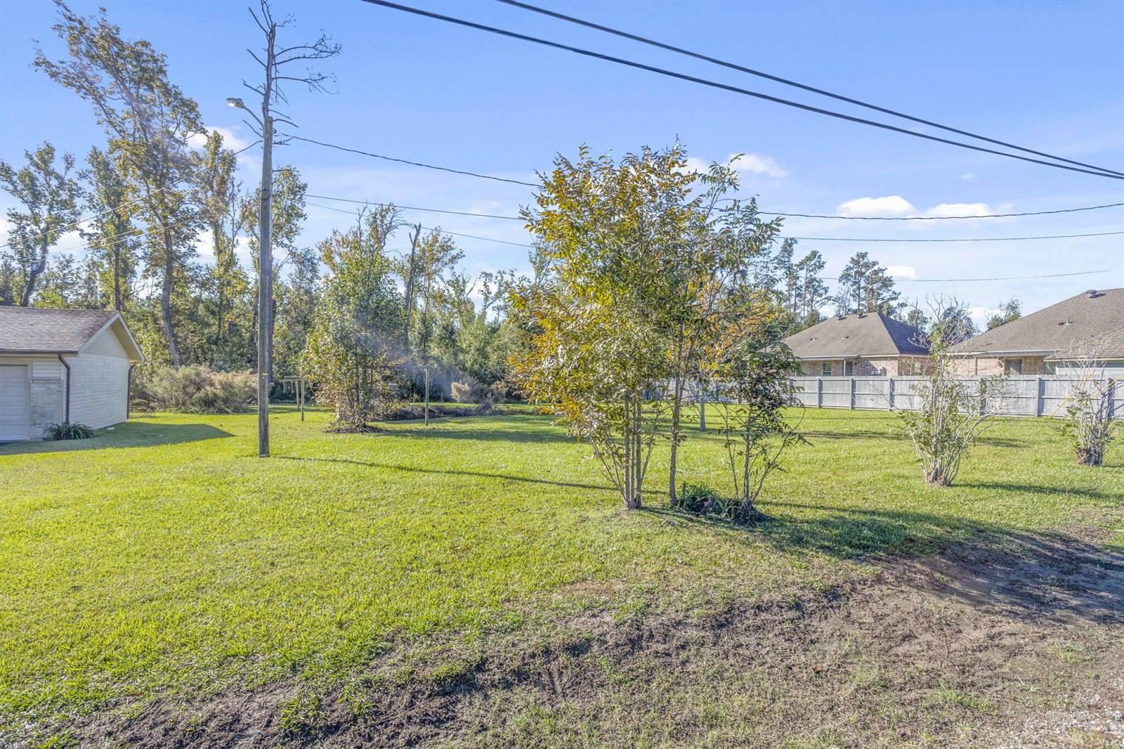 Evonne Dr, Moss Bluff, LA 70611