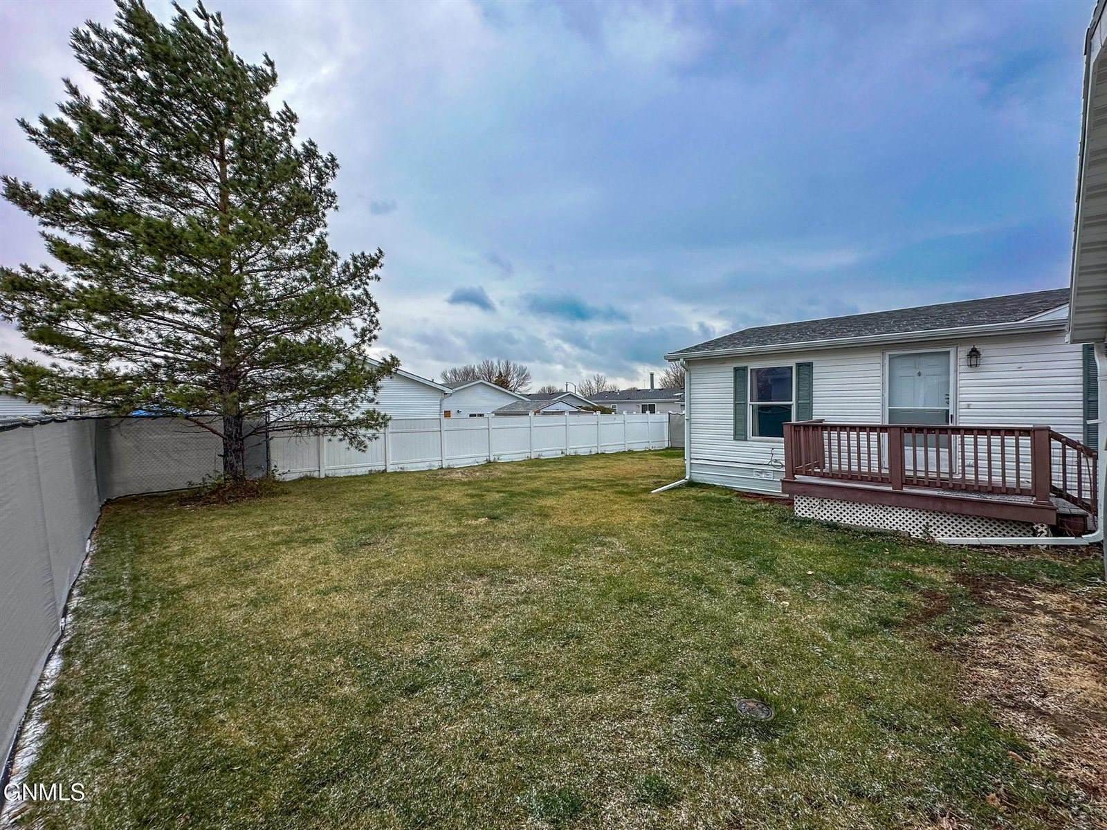 5105 Redcoat Loop, Bismarck, ND 58503