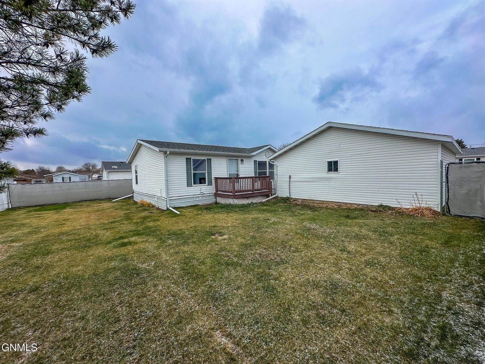 5105 Redcoat Loop, Bismarck, ND 58503