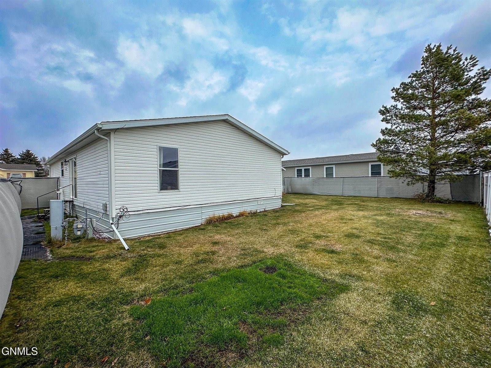 5105 Redcoat Loop, Bismarck, ND 58503