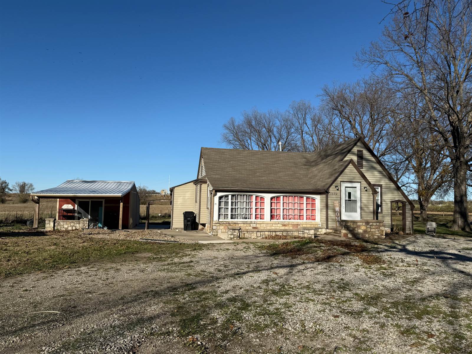 1602 NW Lyman RD, Topeka, KS 66608