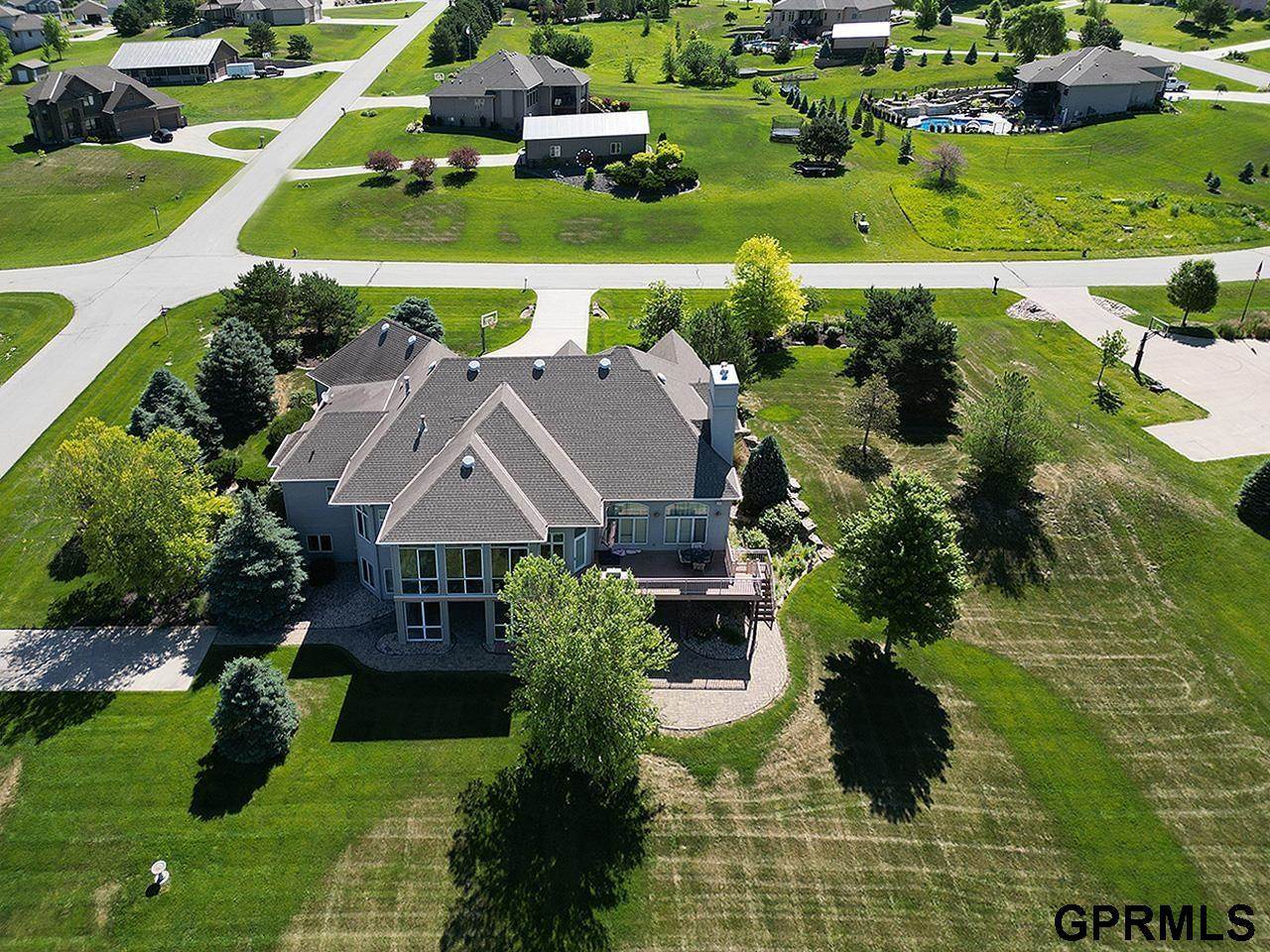 12261 Bobwhite Road, Gretna, NE 68028