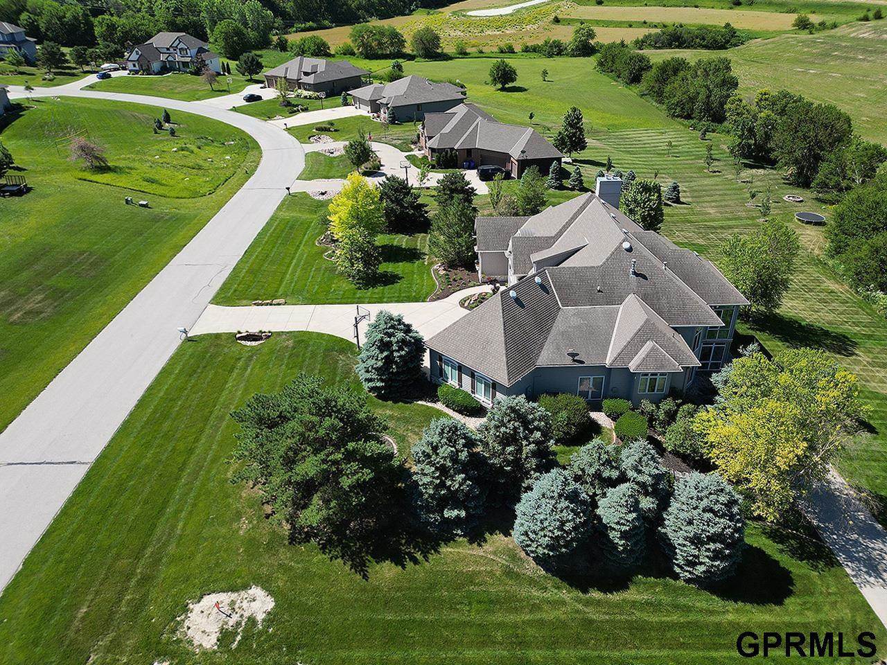 12261 Bobwhite Road, Gretna, NE 68028