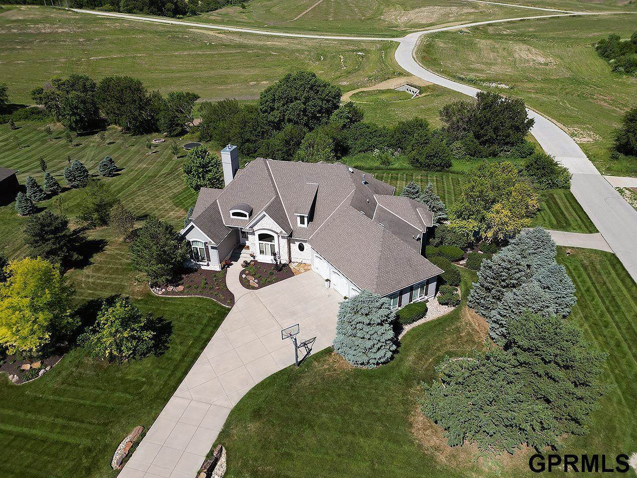 12261 Bobwhite Road, Gretna, NE 68028