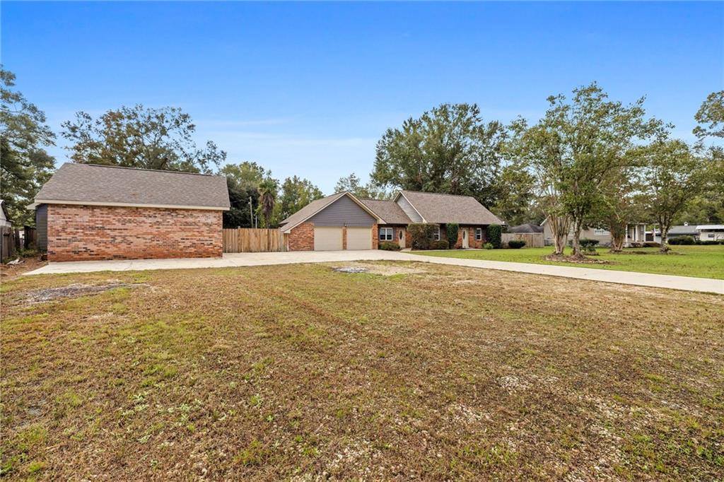 42761 Robinwood Drive, Hammond, LA 70403