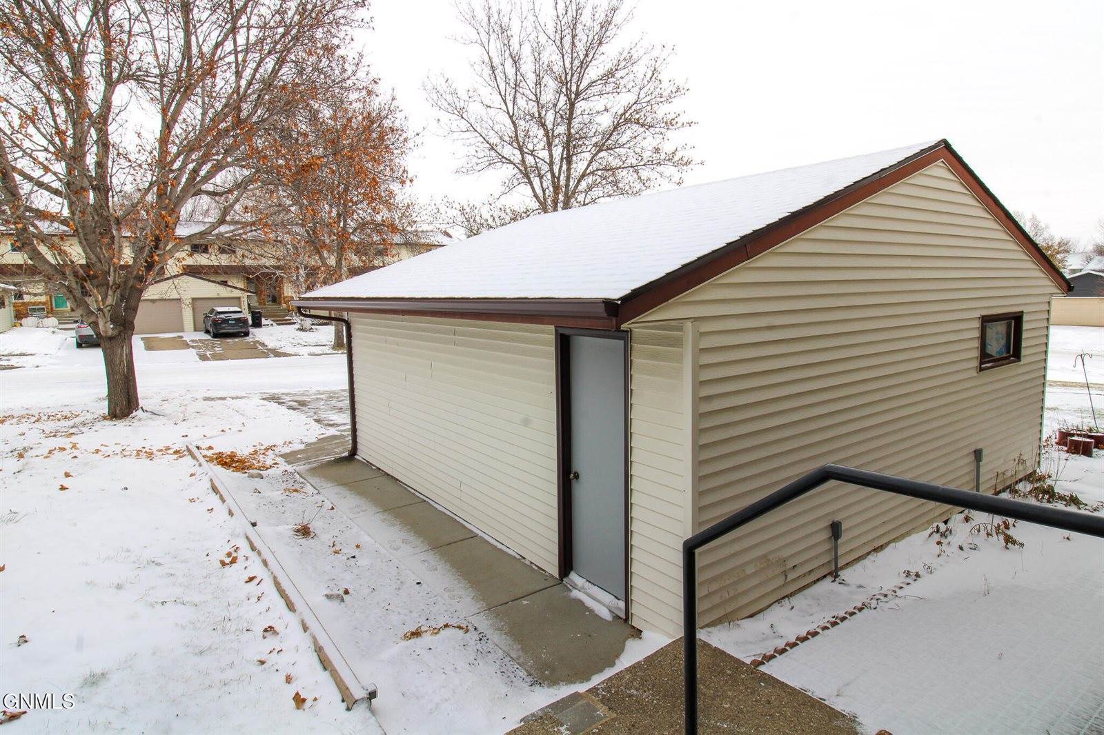 3718 Renee Drive, Bismarck, ND 58503