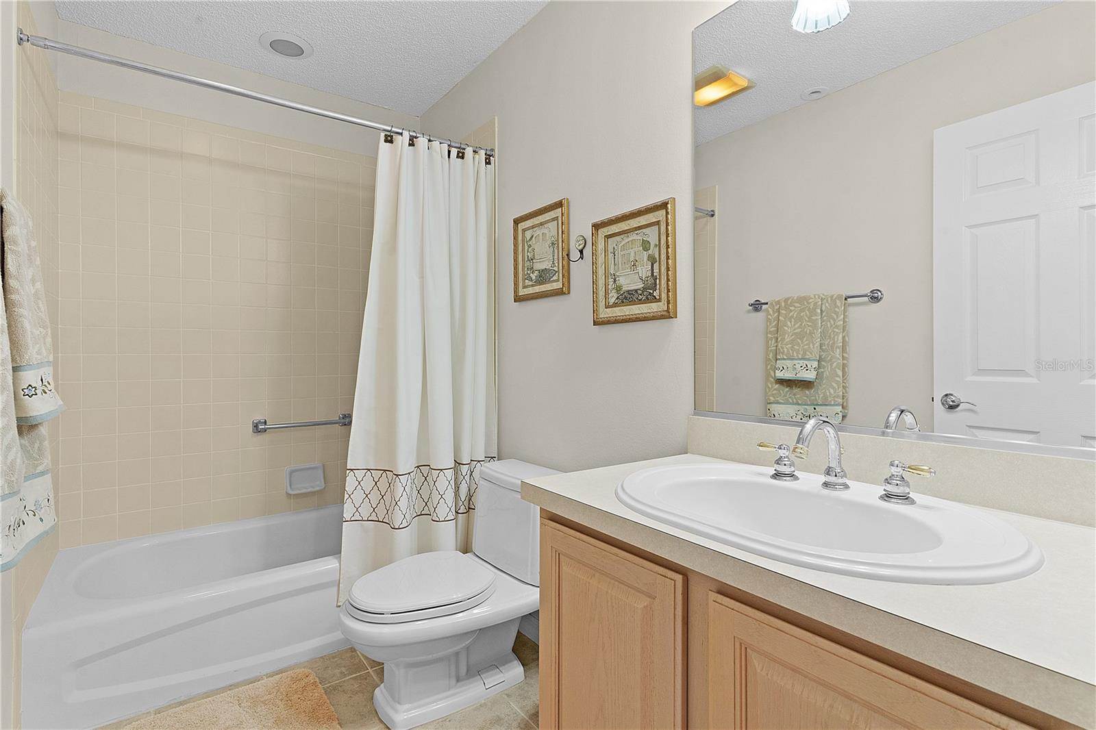 1239 Avenida de Las Casas, The Villages, FL 32159