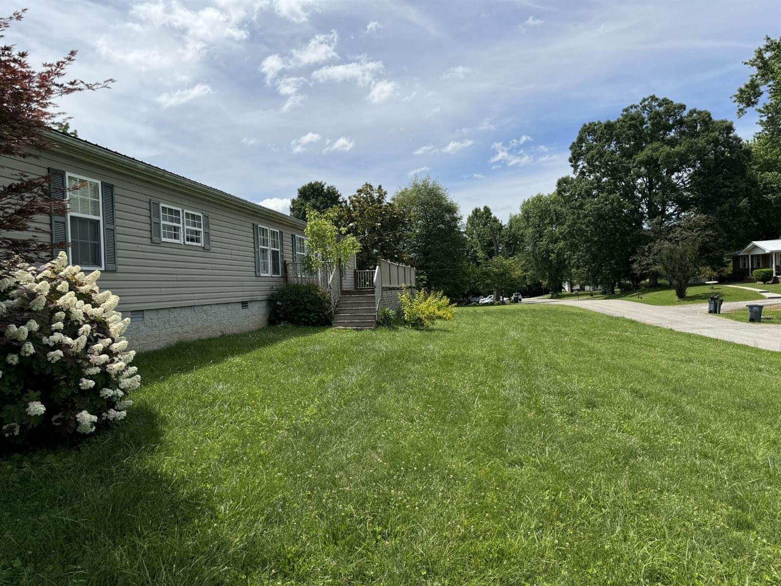 417 N Elm St, Monterey, TN 38574