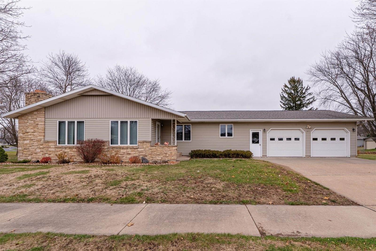 1211 N Walnut Avenue, Marshfield, WI 54449