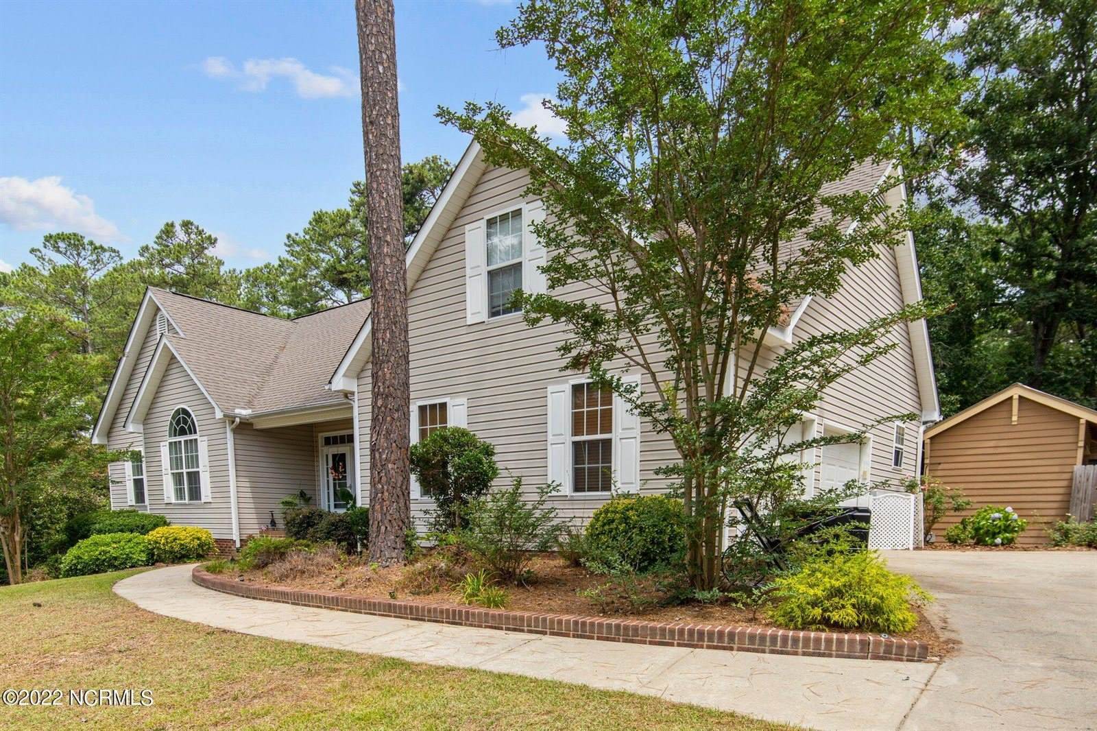 255 West Hedgelawn Way, Southern Pines, NC 28387