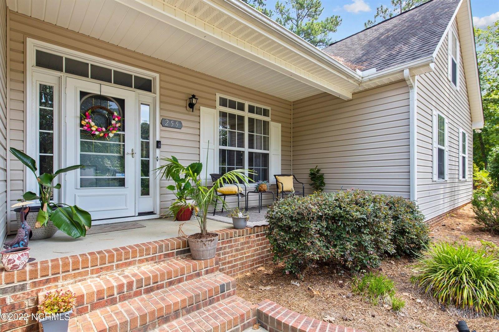 255 West Hedgelawn Way, Southern Pines, NC 28387