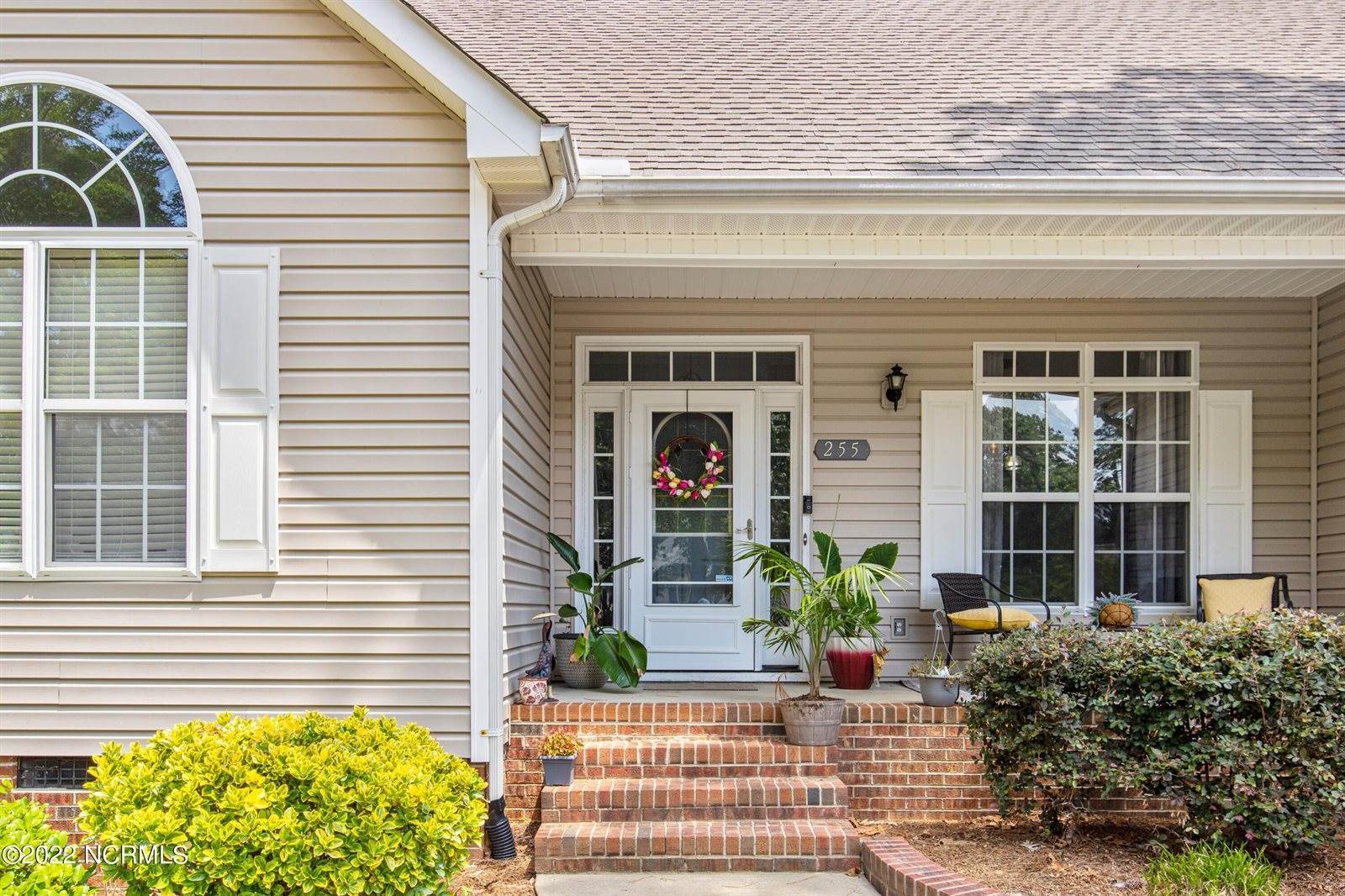 255 West Hedgelawn Way, Southern Pines, NC 28387