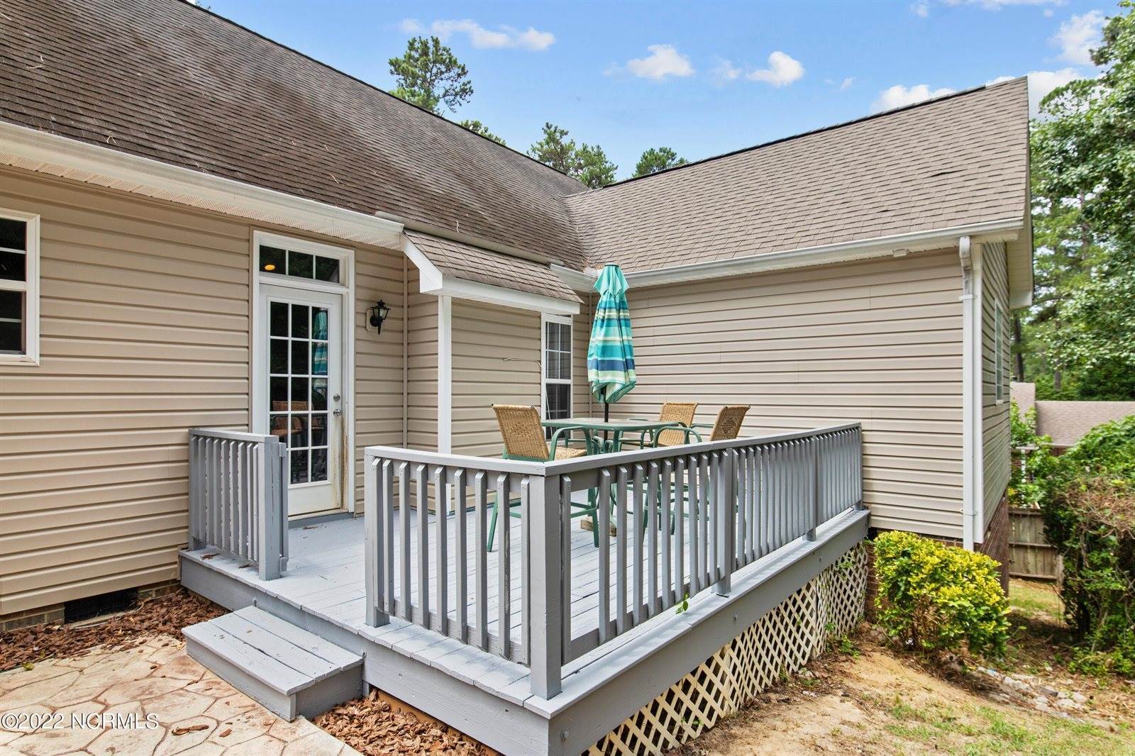 255 West Hedgelawn Way, Southern Pines, NC 28387