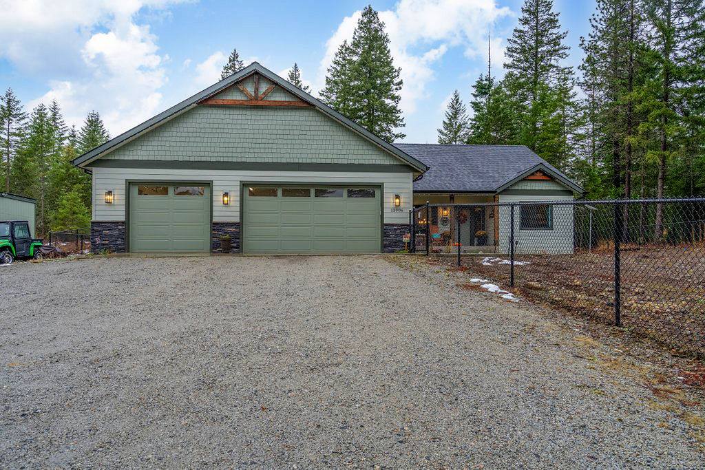 13906 Coeur d' Alene Dr, Spirit Lake, ID 83869