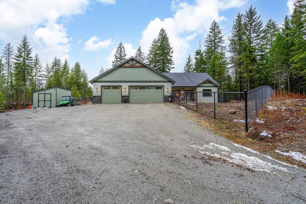 13906 Coeur d' Alene Dr, Spirit Lake, ID 83869