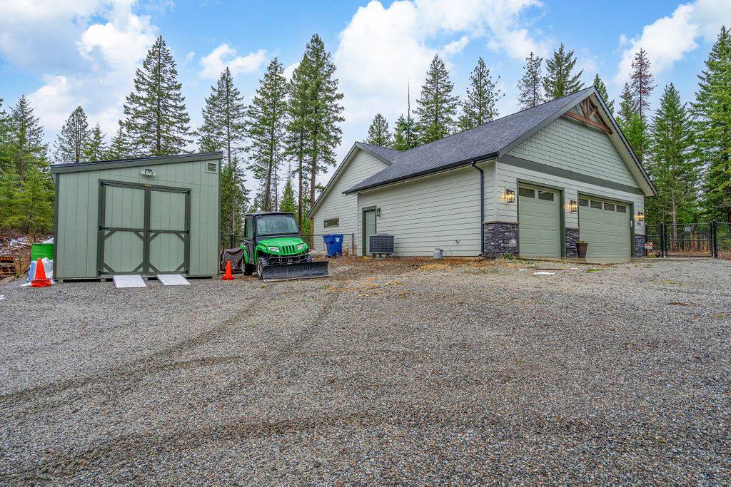 13906 Coeur d' Alene Dr, Spirit Lake, ID 83869