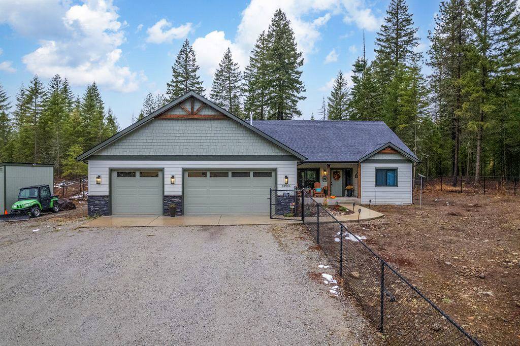 13906 Coeur d' Alene Dr, Spirit Lake, ID 83869