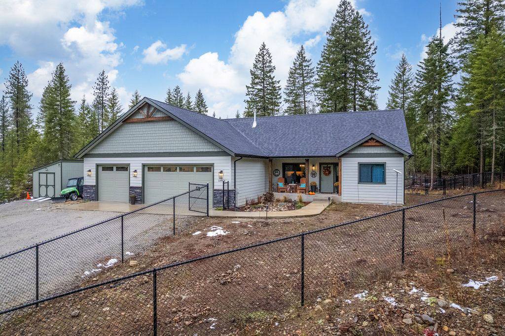 13906 Coeur d' Alene Dr, Spirit Lake, ID 83869