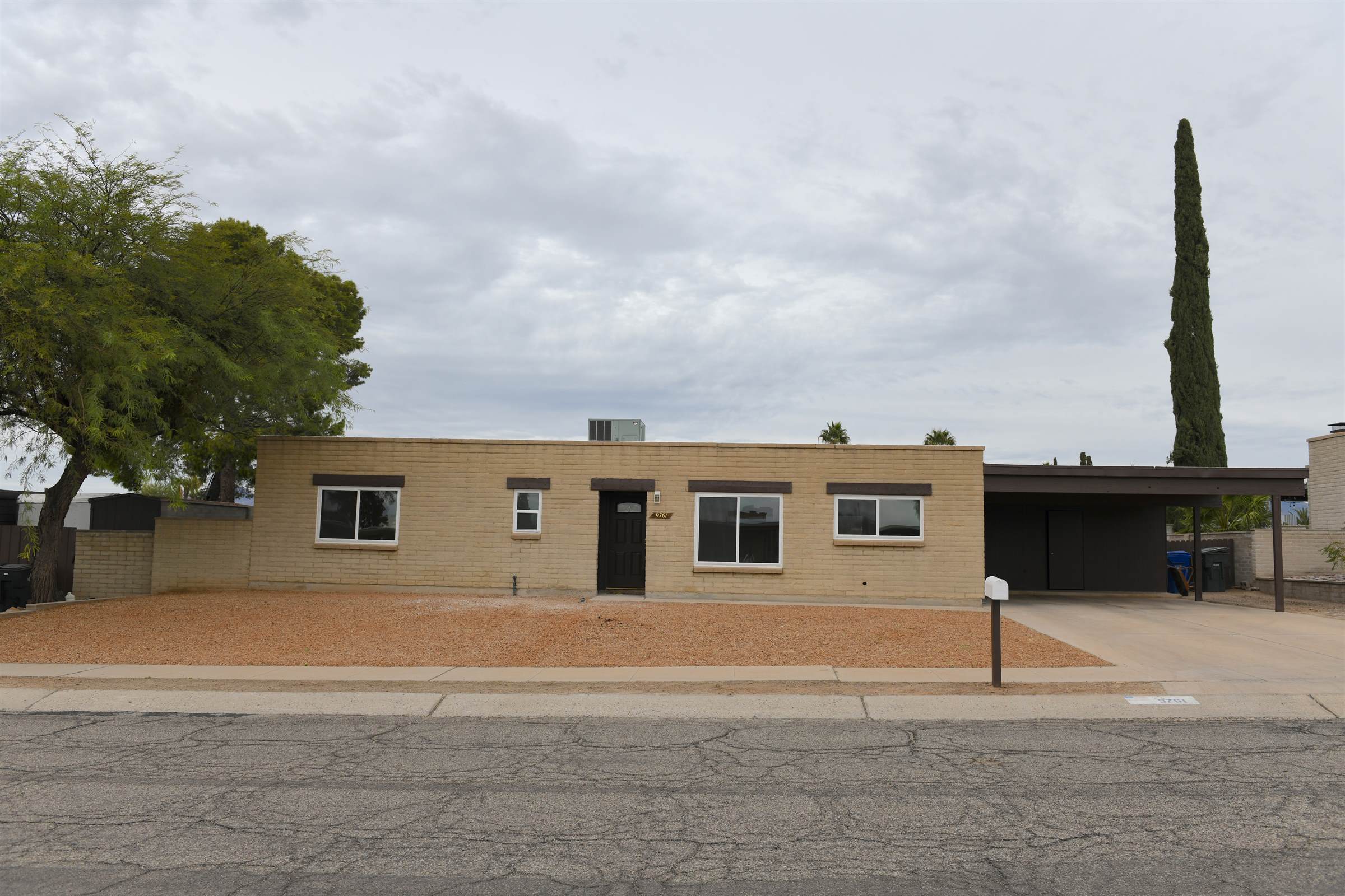 9761 E Sellarole Rd, Tucson, AZ 85730