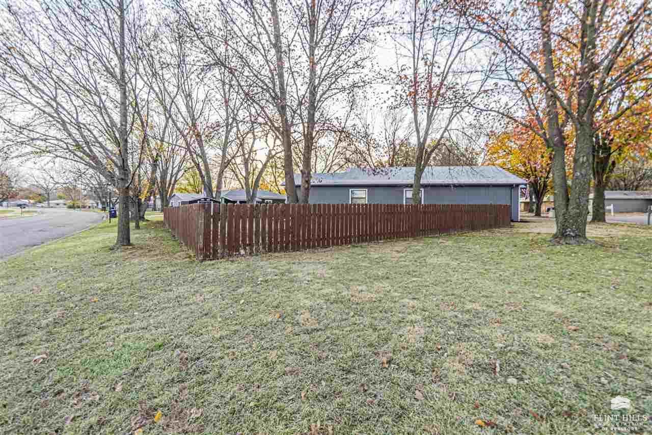 2430 Purcell's Mill, Manhattan, KS 66502