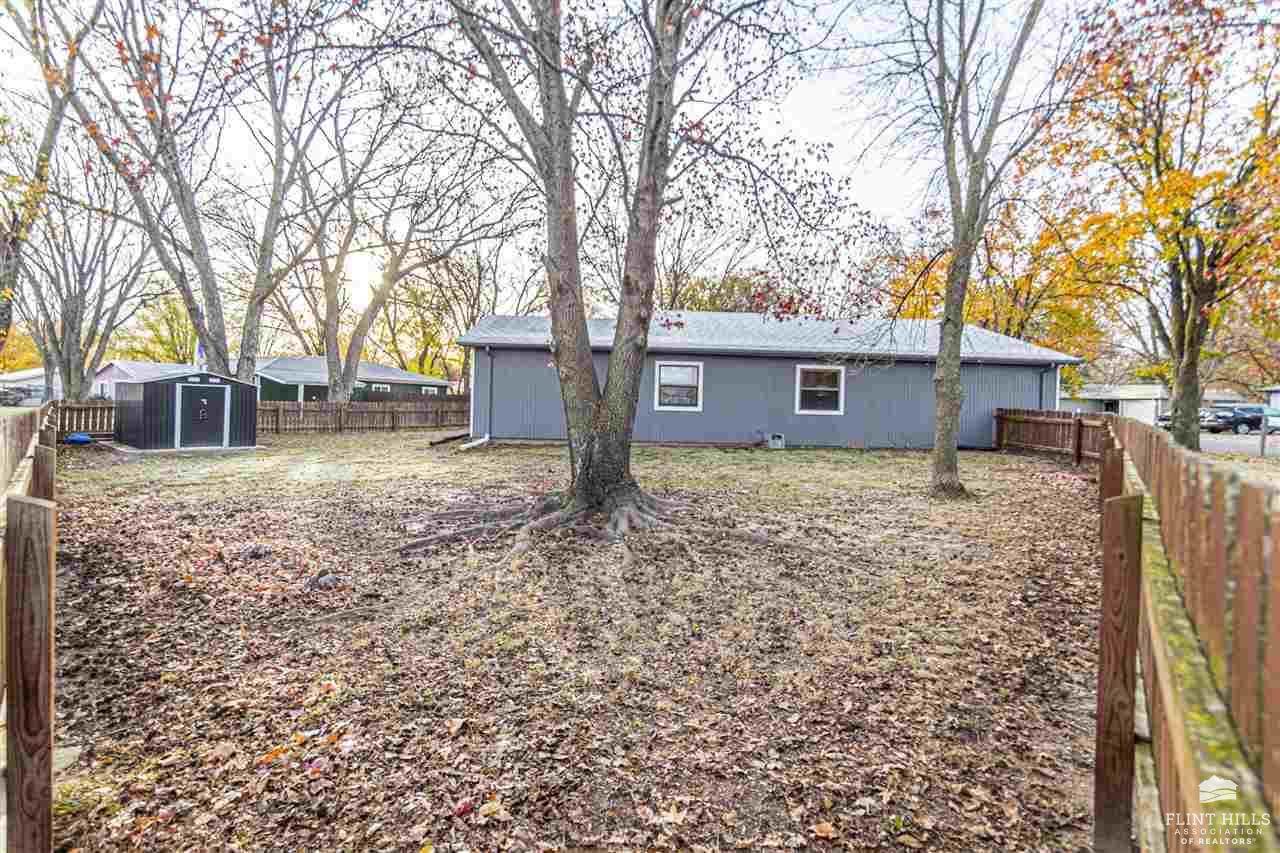 2430 Purcell's Mill, Manhattan, KS 66502