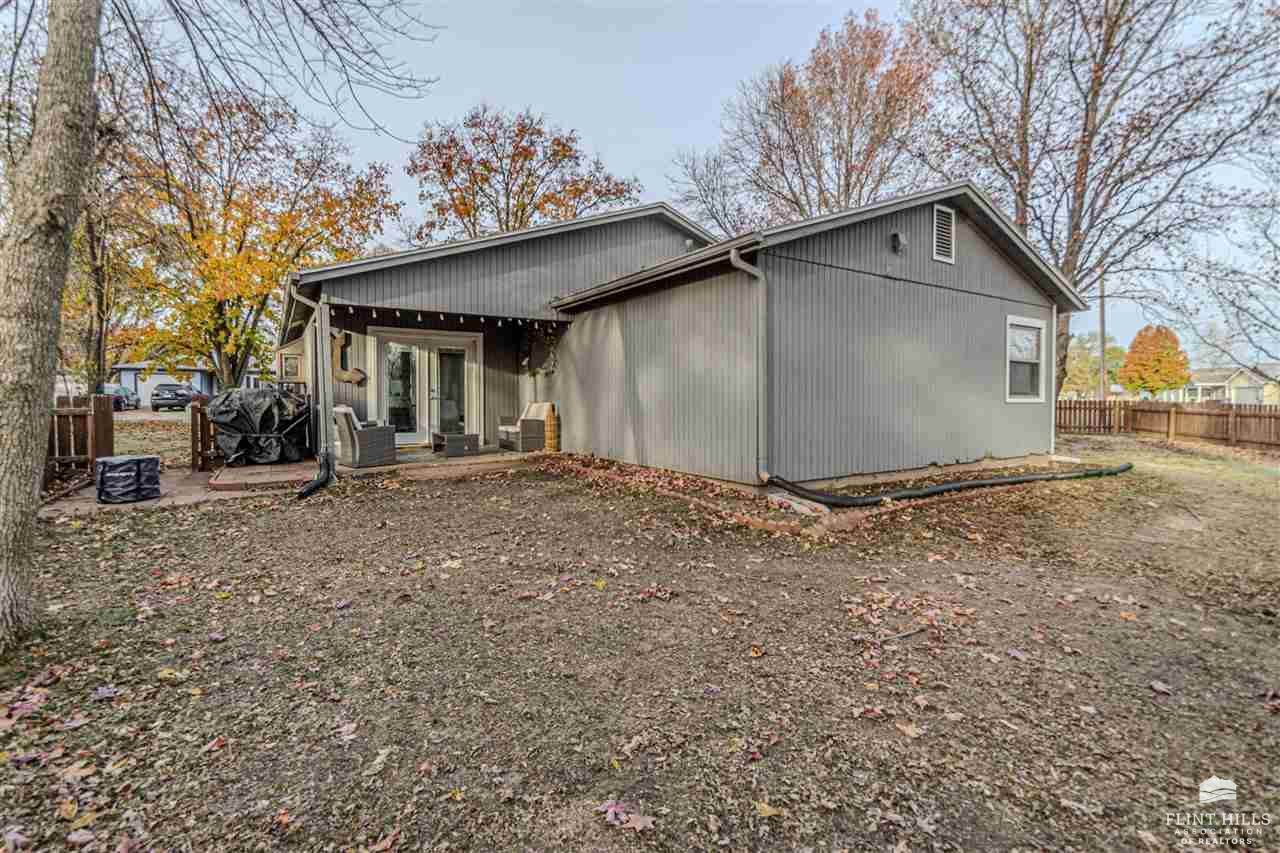 2430 Purcell's Mill, Manhattan, KS 66502