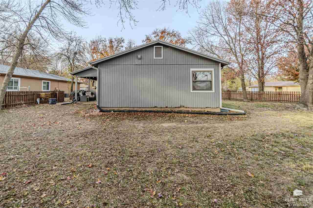 2430 Purcell's Mill, Manhattan, KS 66502