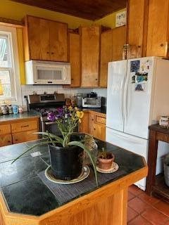 20 Monument Road, Abbot, ME 04406