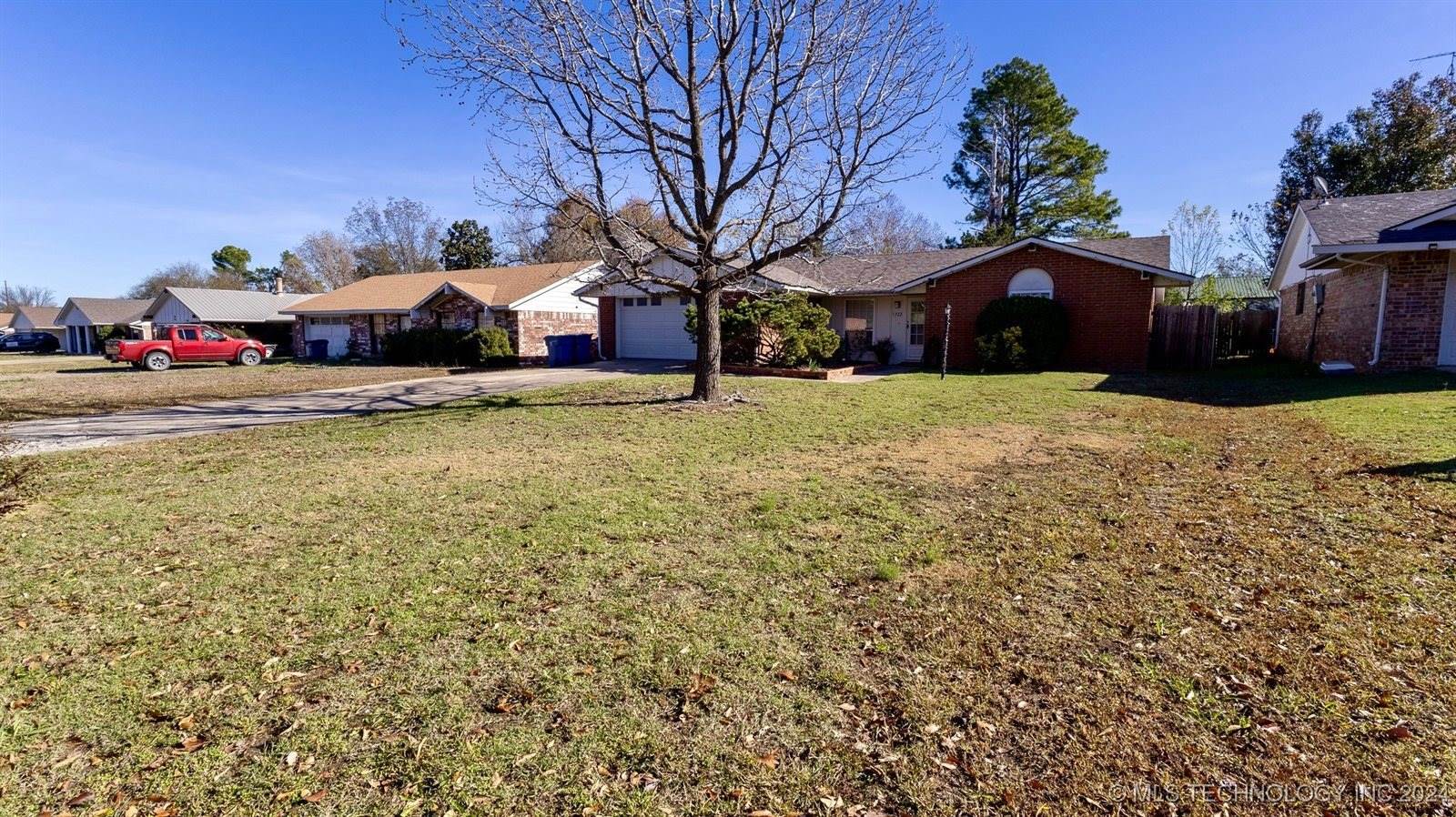 1922 Green Meadows Drive, McAlester, OK 74501