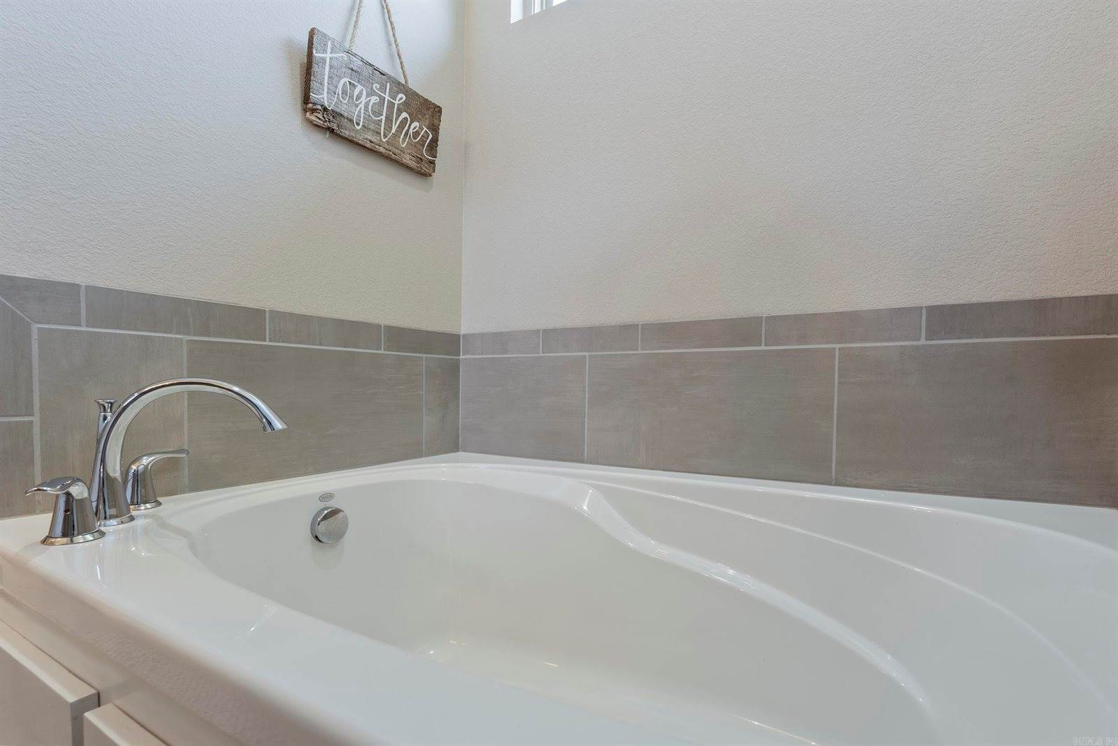 8 Lapis Cove, Greenbrier, AR 72058