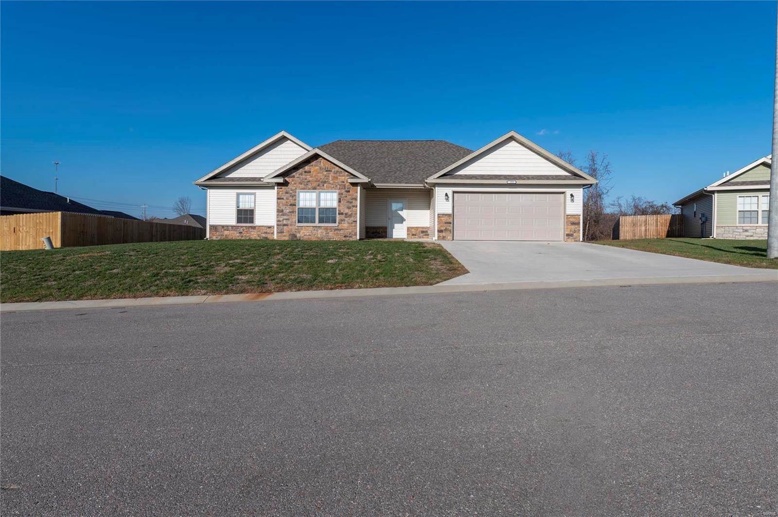 205 Andrews Drive, Saint Robert, MO 65584