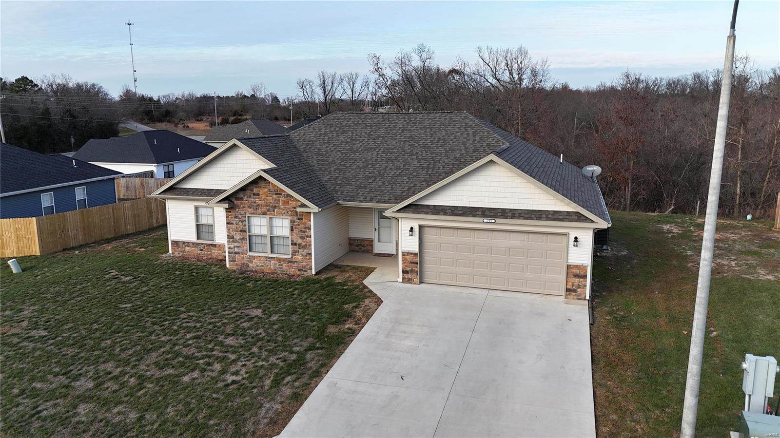 205 Andrews Drive, Saint Robert, MO 65584